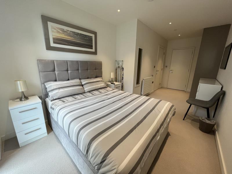 Flat Elvin Gardens in London
