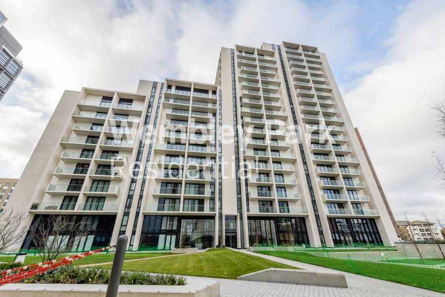 Flat Elvin Gardens in London
