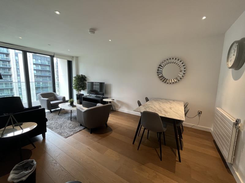 Flat Elvin Gardens in London