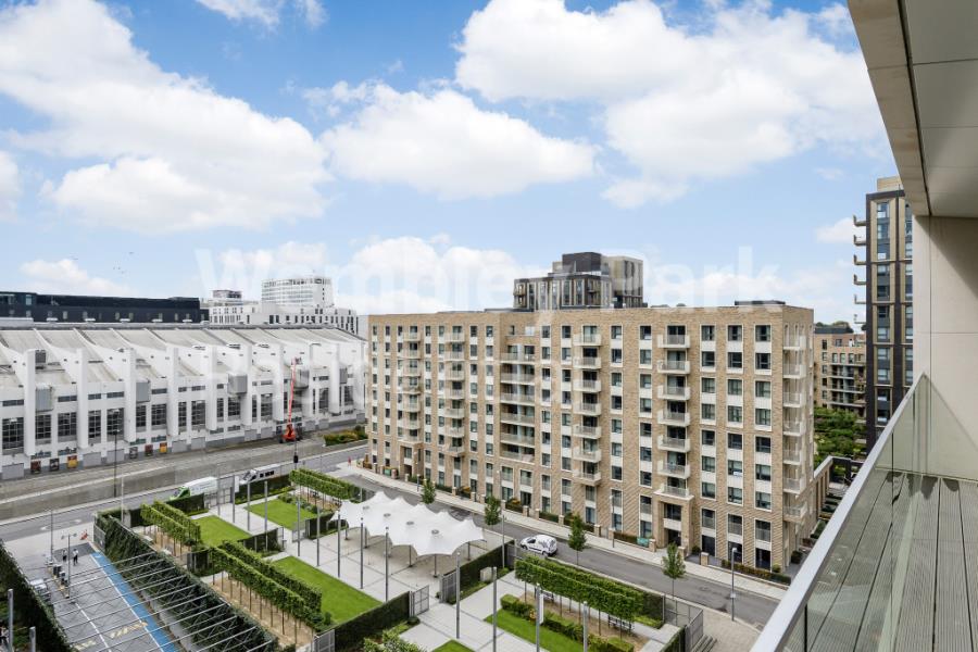 Flat Elvin Gardens in London