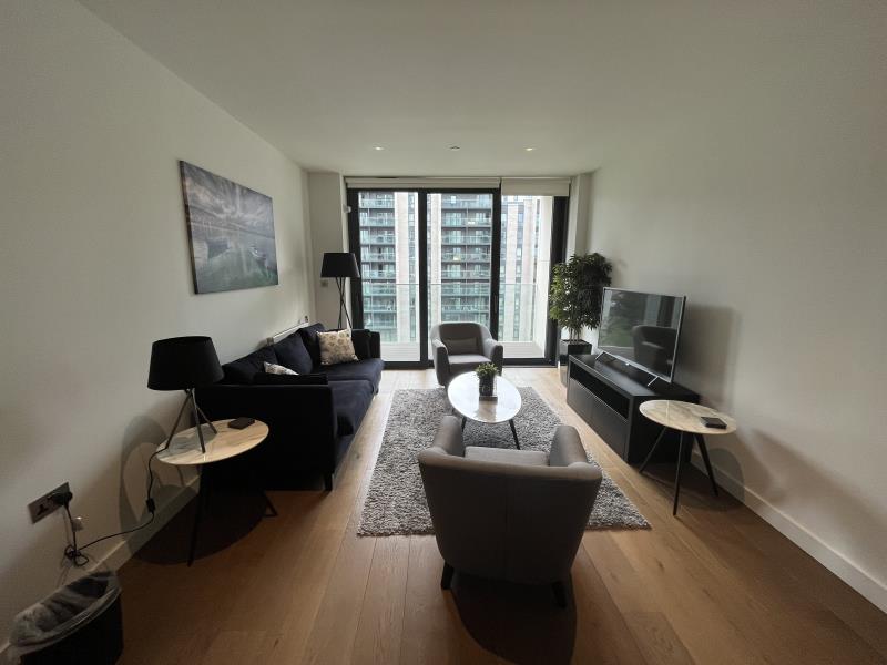 Flat Elvin Gardens in London