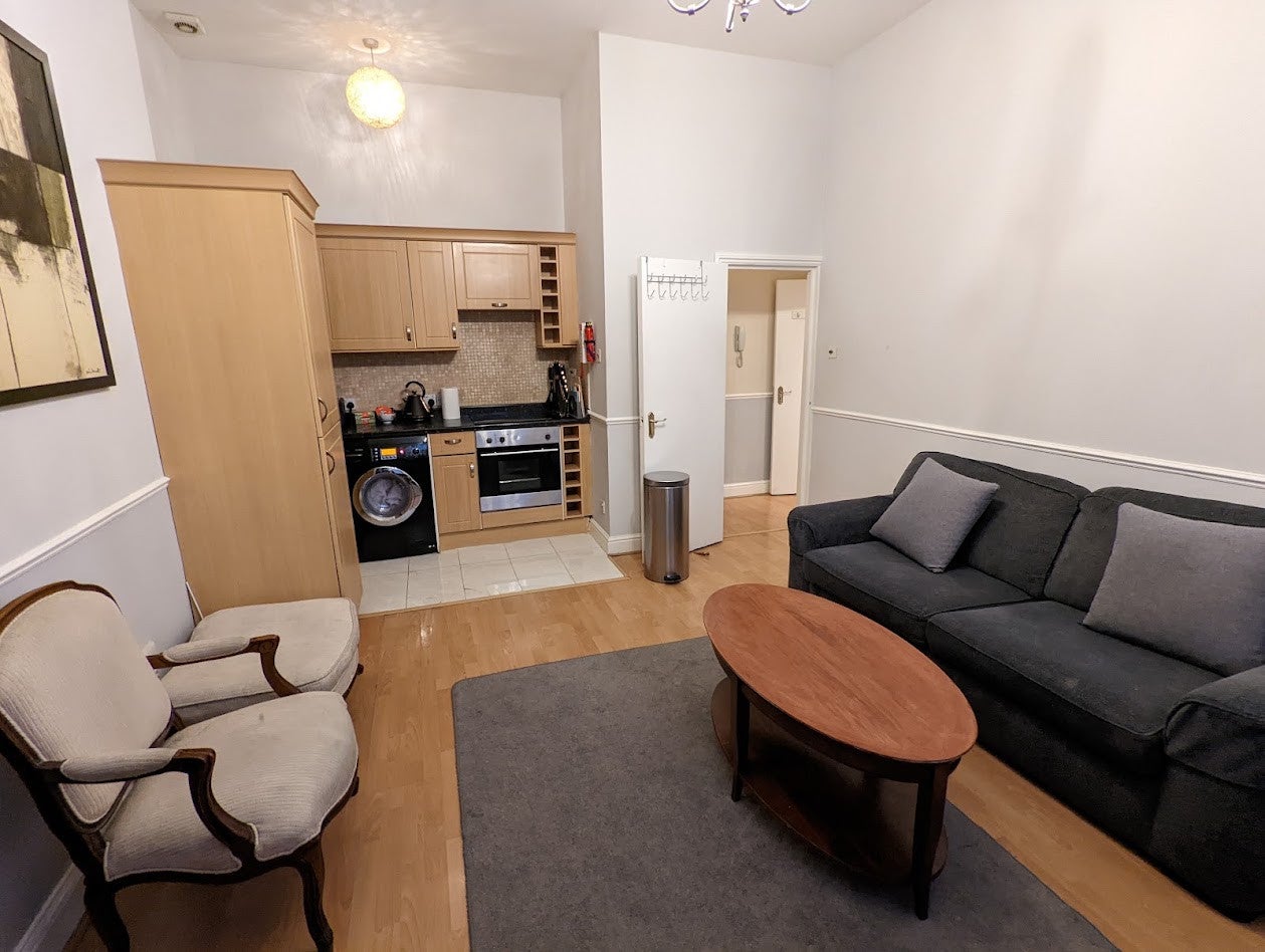 Flat Gliddon Road in Greater London