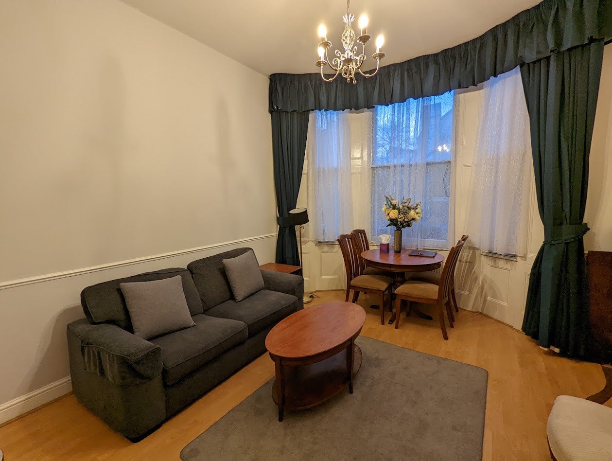 Flat Gliddon Road in Greater London