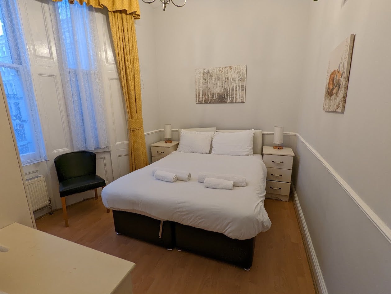 Flat Gliddon Road in Greater London