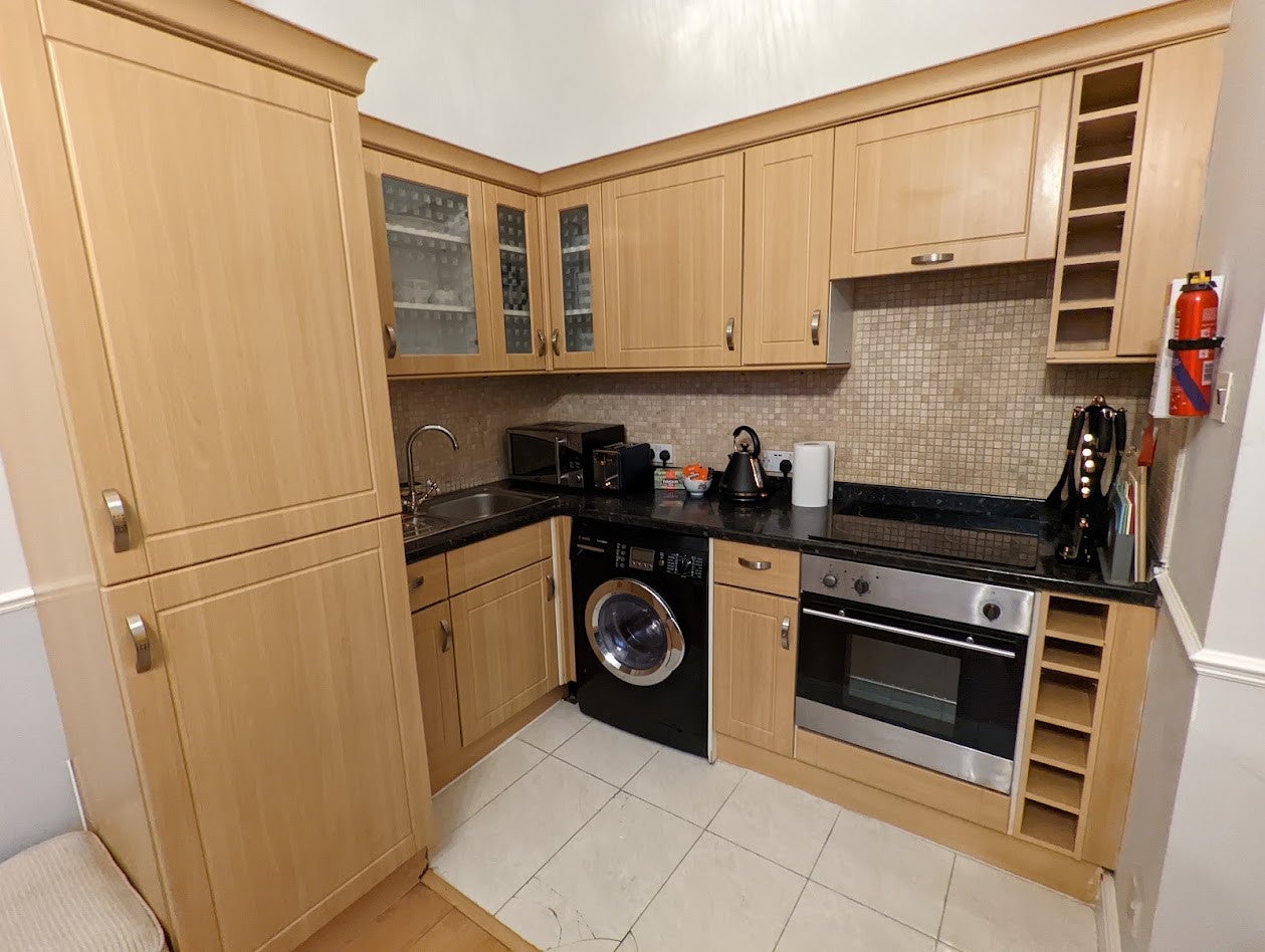 Flat Gliddon Road in Greater London