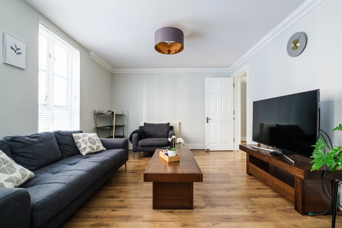 Flat Folgate Street in Greater London