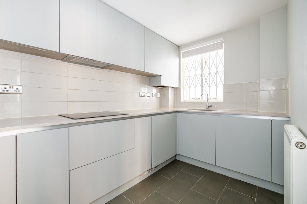 Flat Folgate Street in Greater London