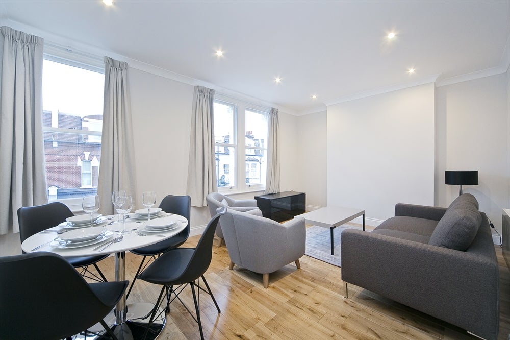 Flat Dawes Road in Greater London