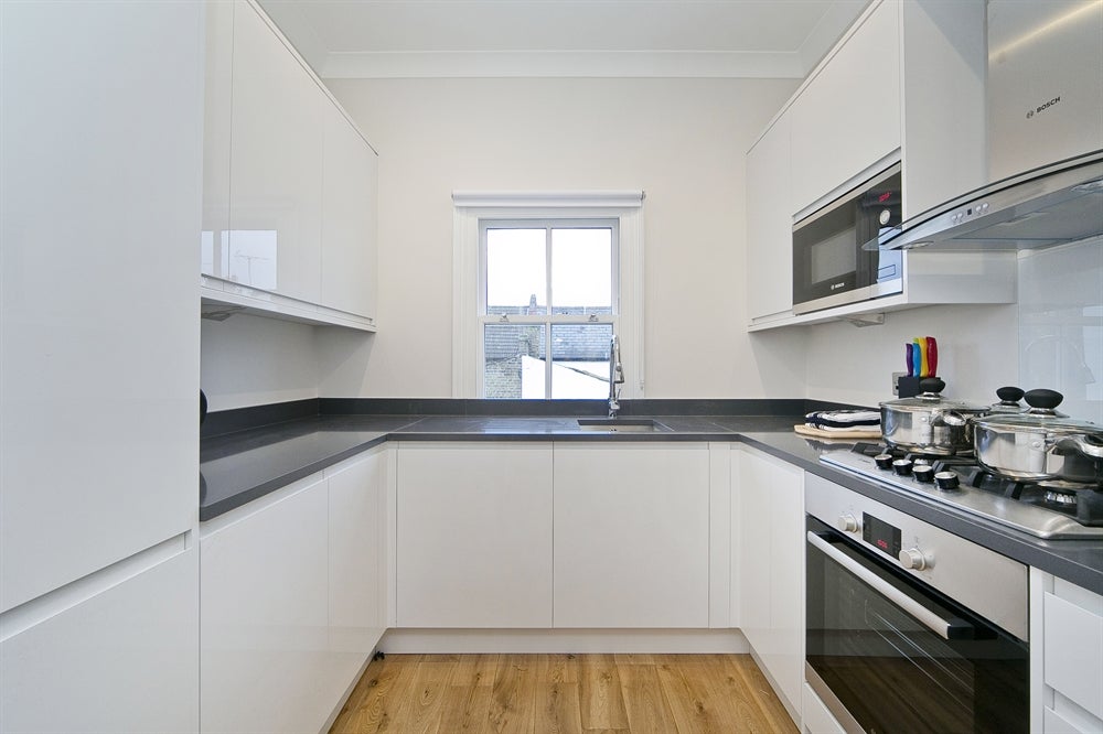 Flat Dawes Road in Greater London
