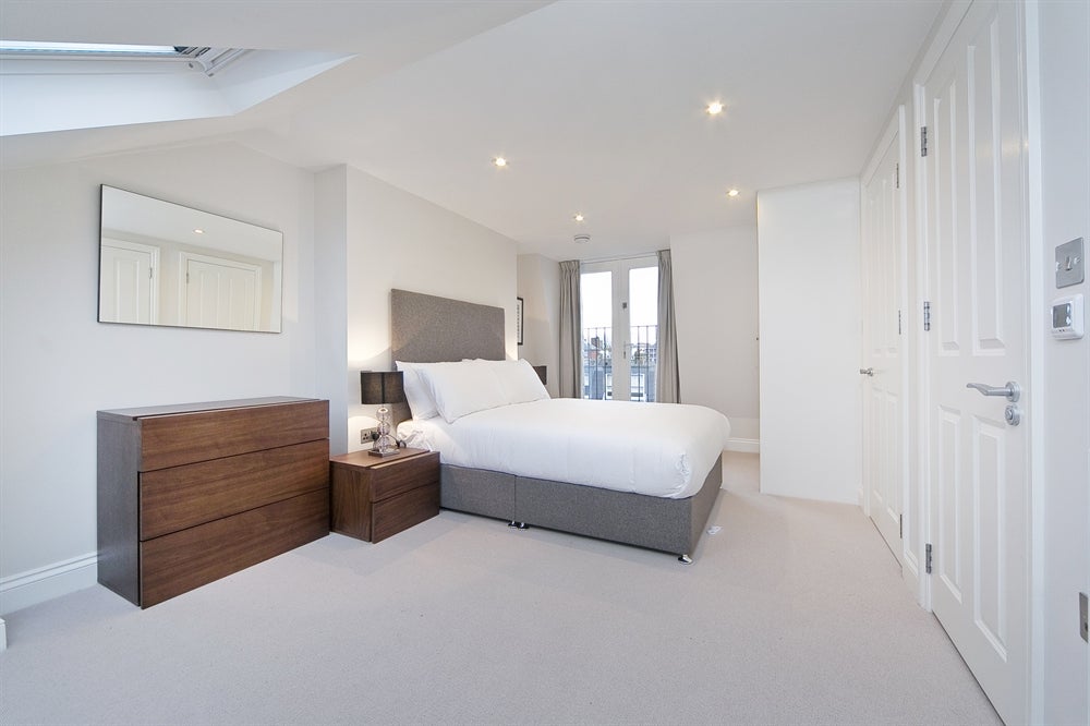 Flat Dawes Road in Greater London