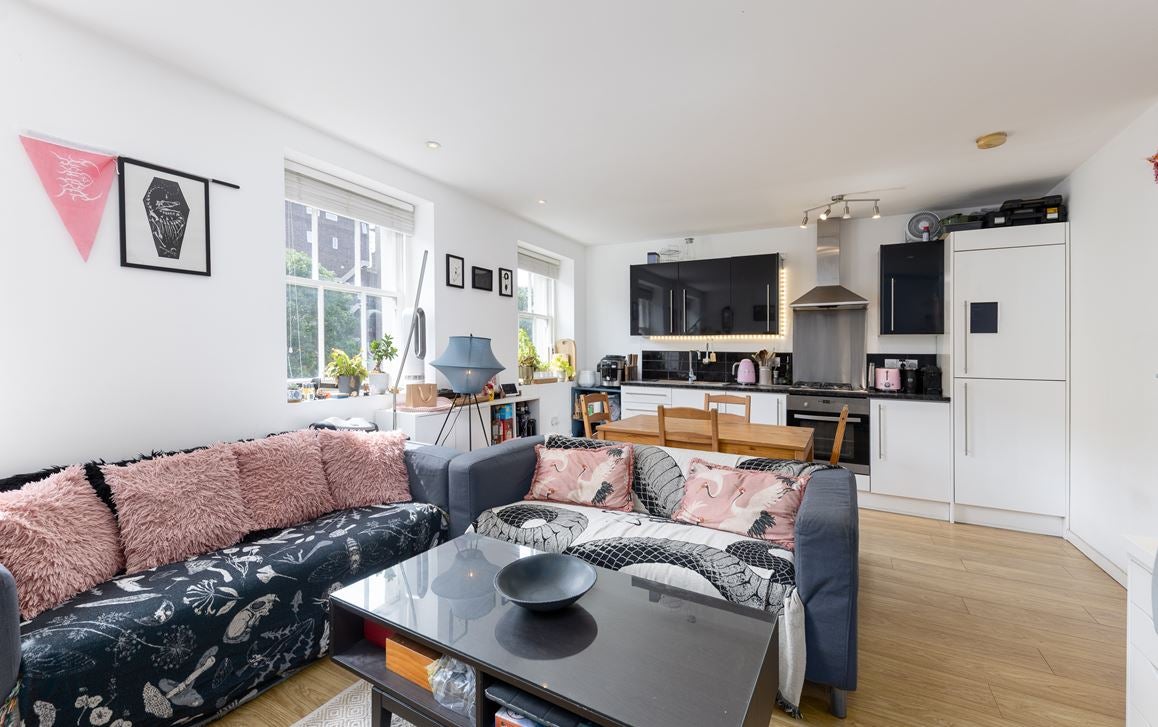 Flat Valentia Place in Greater London