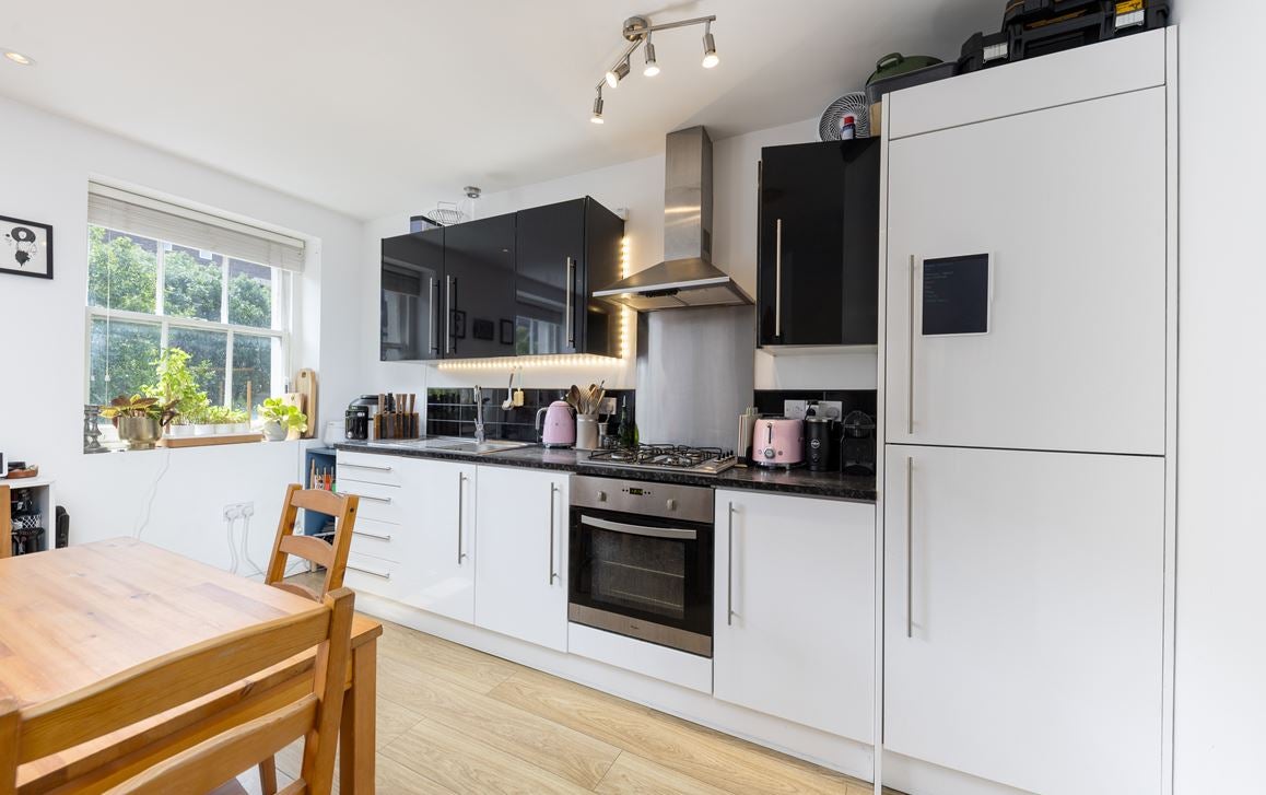 Flat Valentia Place in Greater London