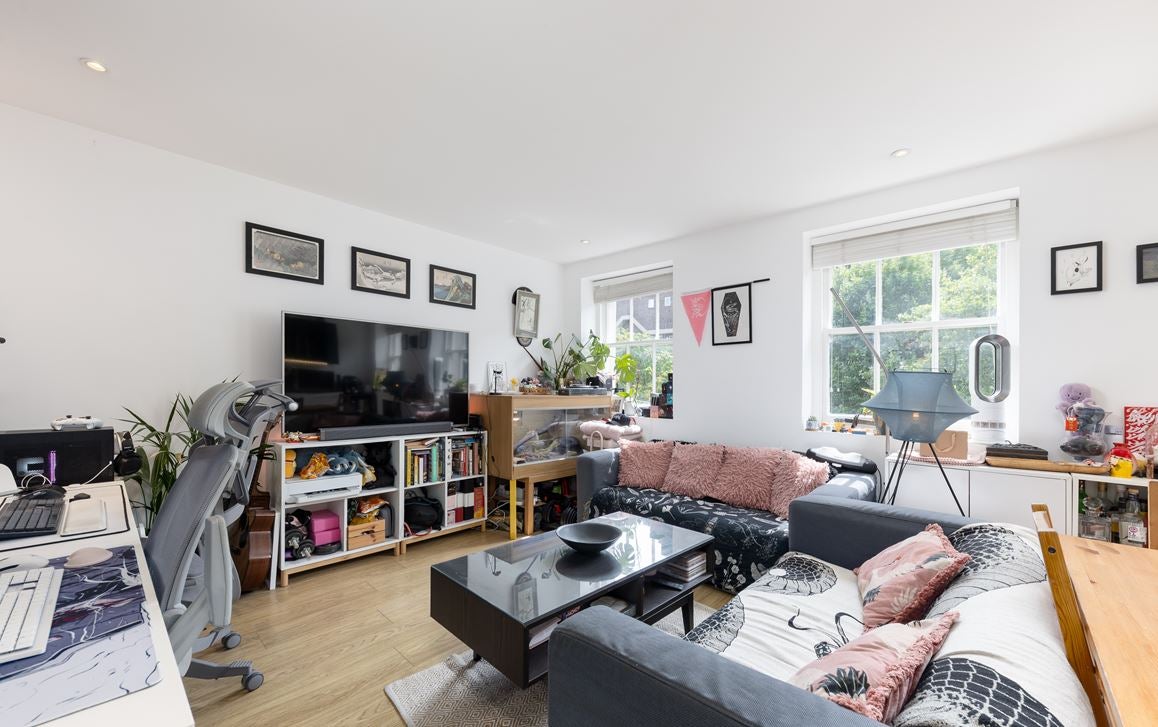 Flat Valentia Place in Greater London