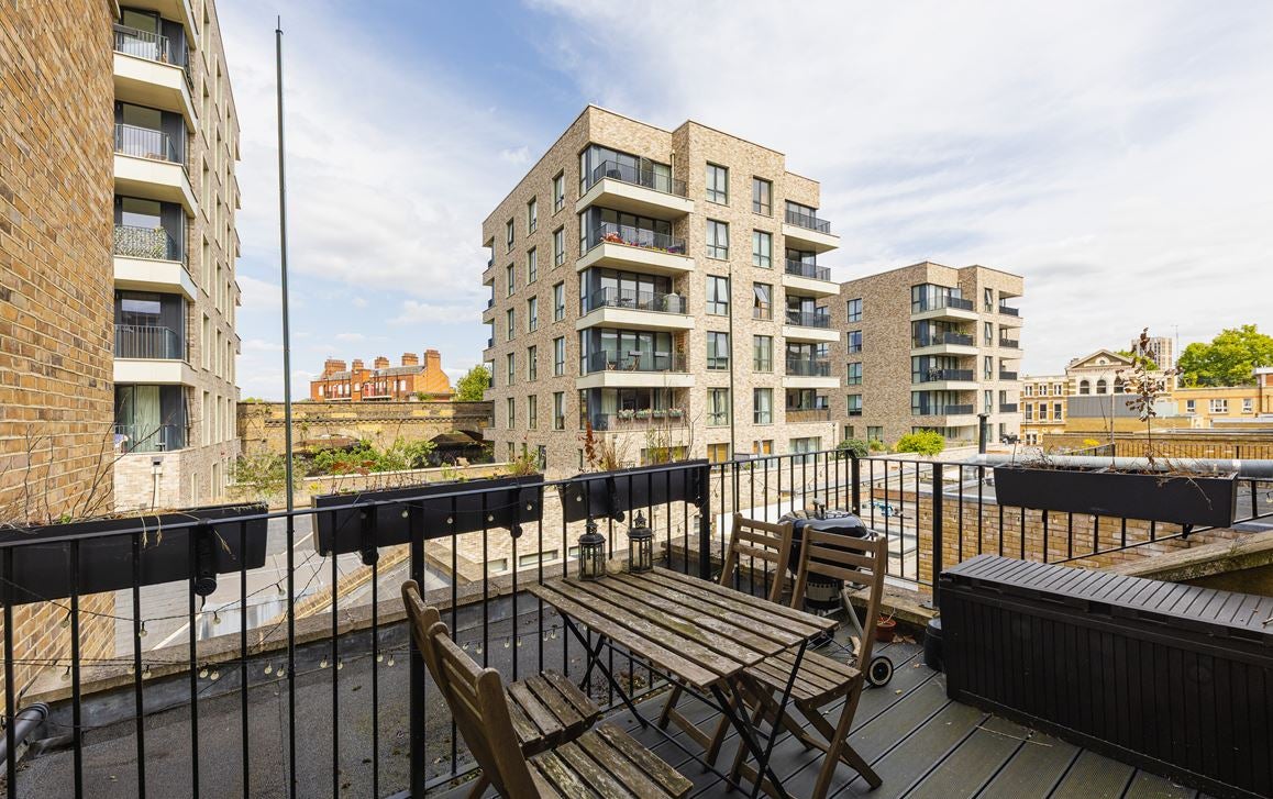 Flat Valentia Place in Greater London