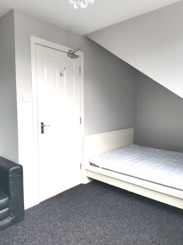 Room Crewe Crescent in City of Edinburgh