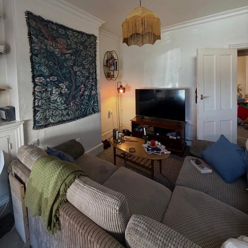 Room Clarendon Park Road in Leicester