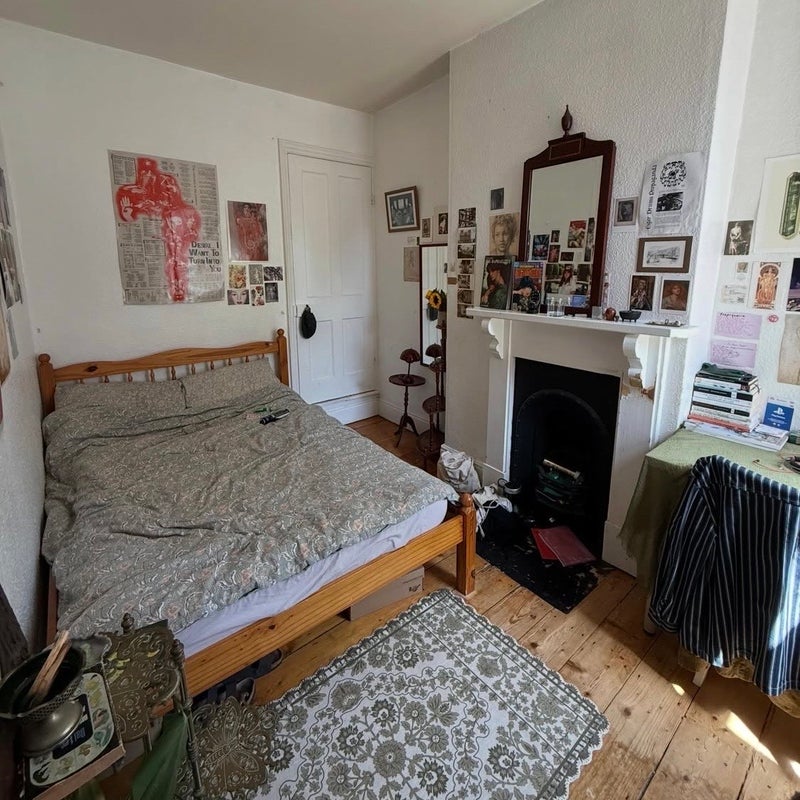 Room Clarendon Park Road in Leicester