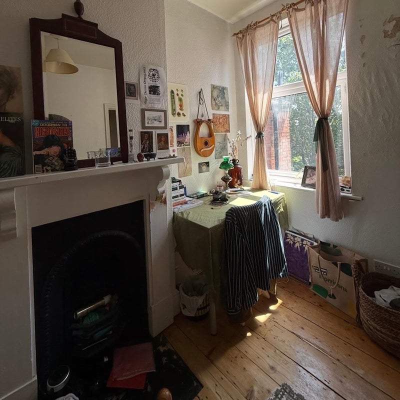 Room Clarendon Park Road in Leicester