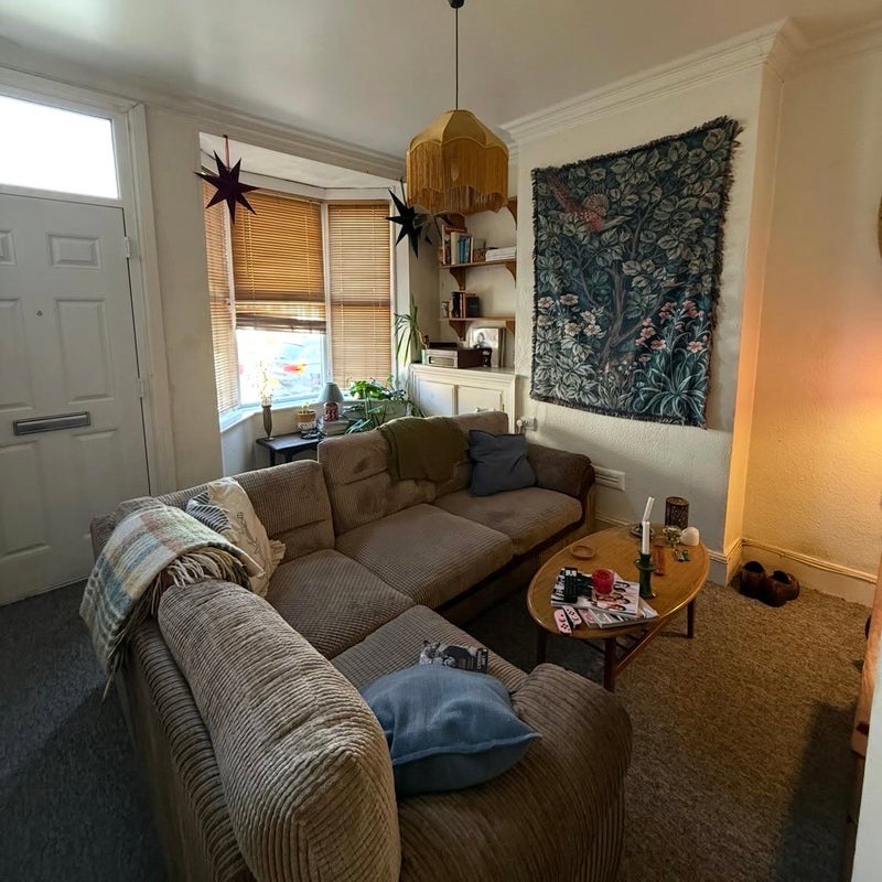 Room Clarendon Park Road in Leicester