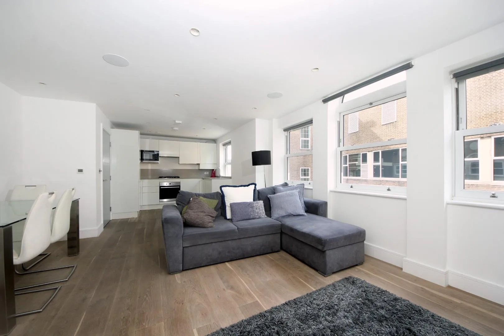 Flat Disraeli Road in Greater London