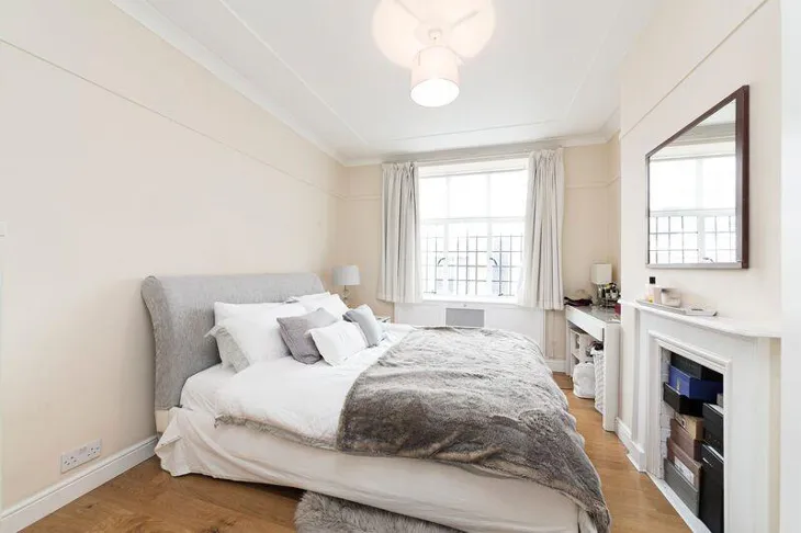 Flat Brompton Road in Greater London