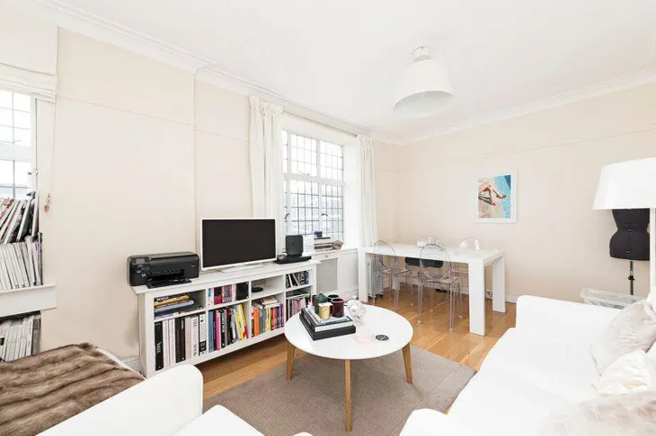 Flat Brompton Road in Greater London