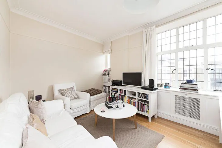 Flat Brompton Road in Greater London