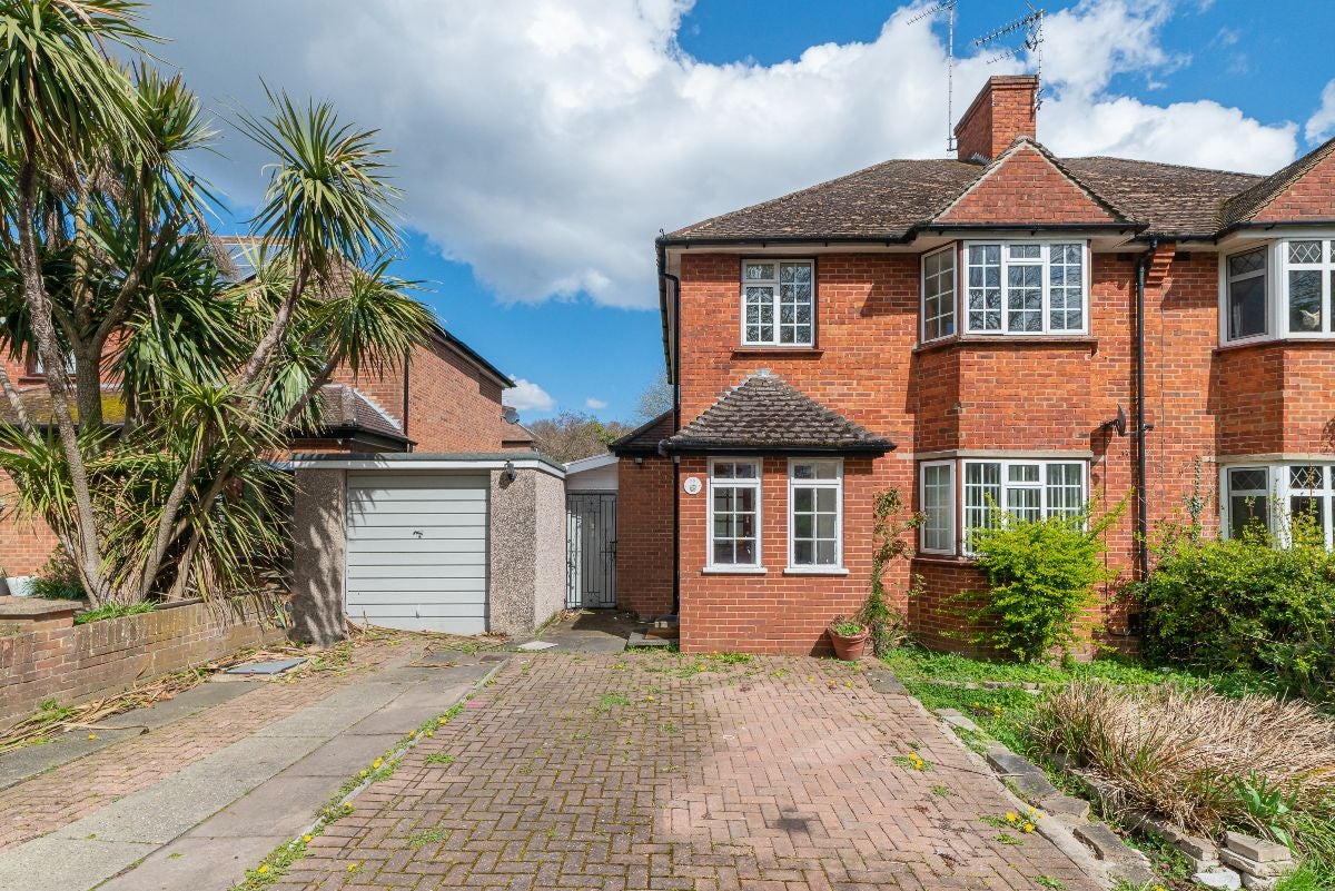 House Gravel Hill in Greater London