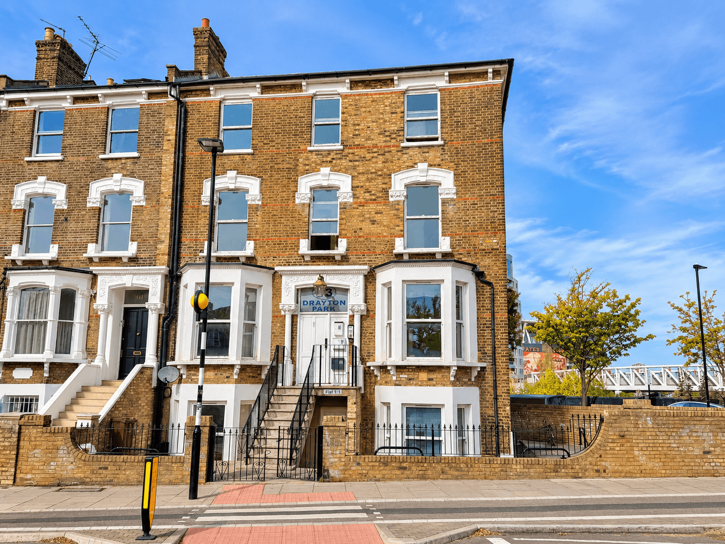 Flat Drayton Park in Greater London