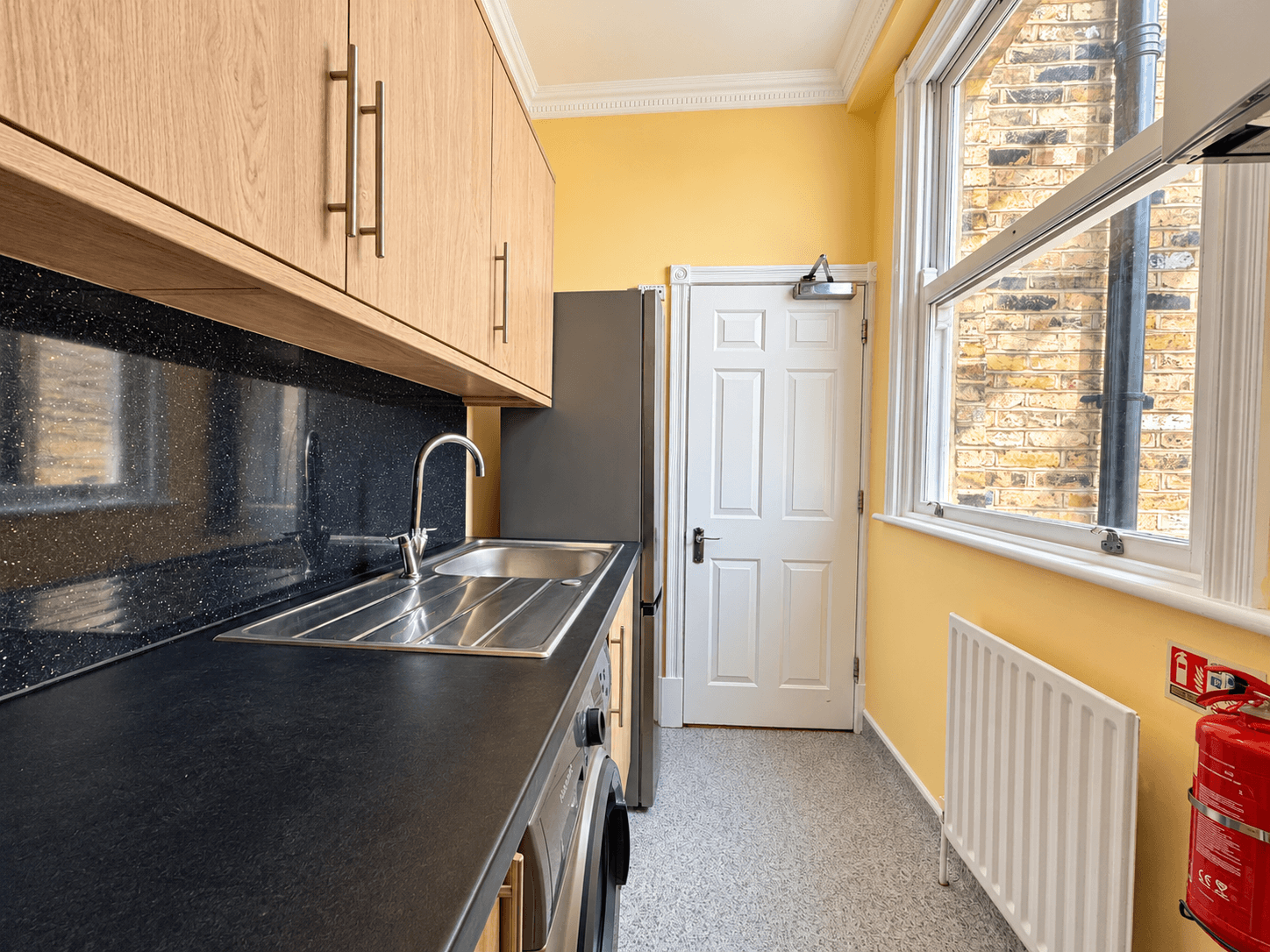 Flat Drayton Park in Greater London