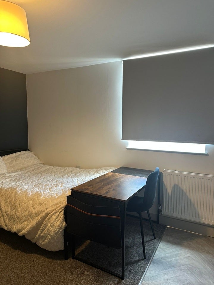 Room Drewry Lane in Derby