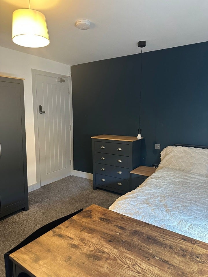 Room Drewry Lane in Derby