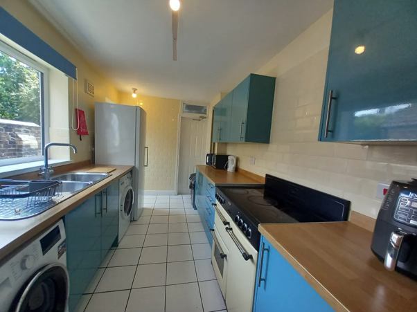 Room Thornton Road in Stoke-on-Trent