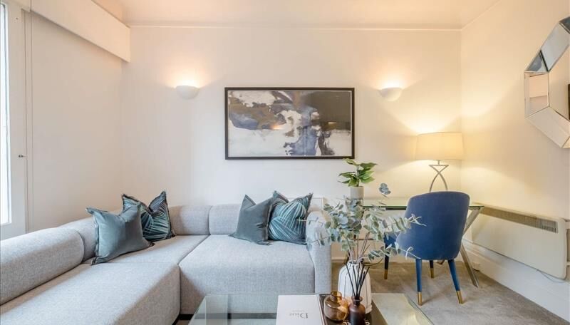 Flat Park Road in City of Westminster
