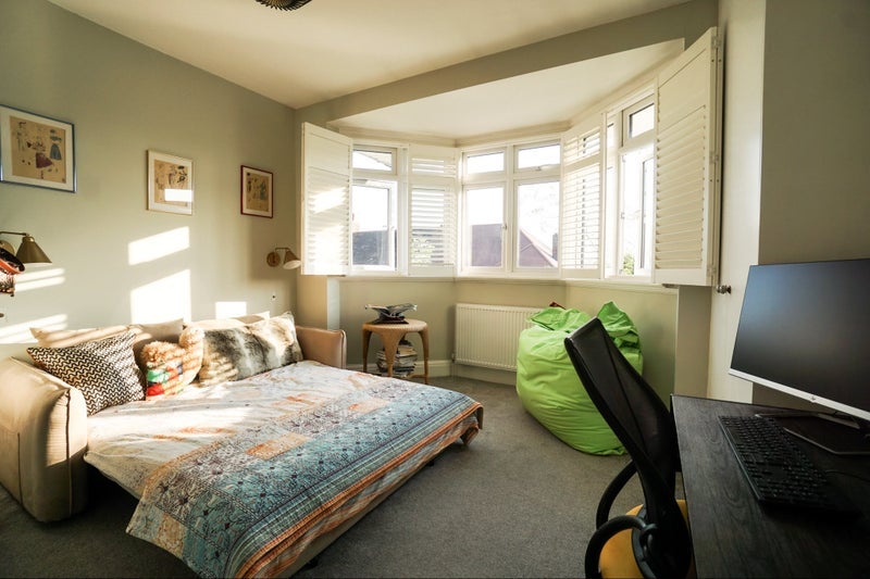Room Tilehurst Road in Greater London