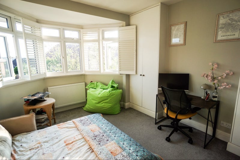 Room Tilehurst Road in Greater London