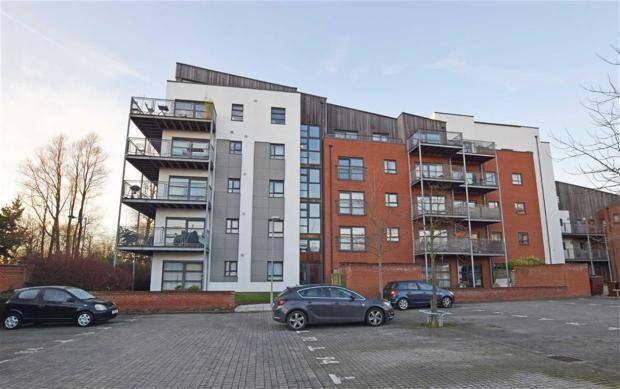 Flat Montmano Drive in Manchester