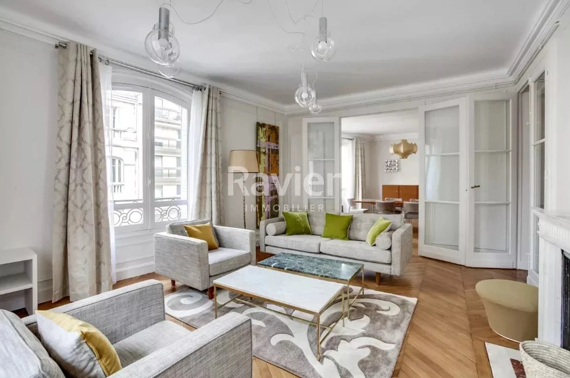 Flat Rue Jean de La Fontaine in Paris