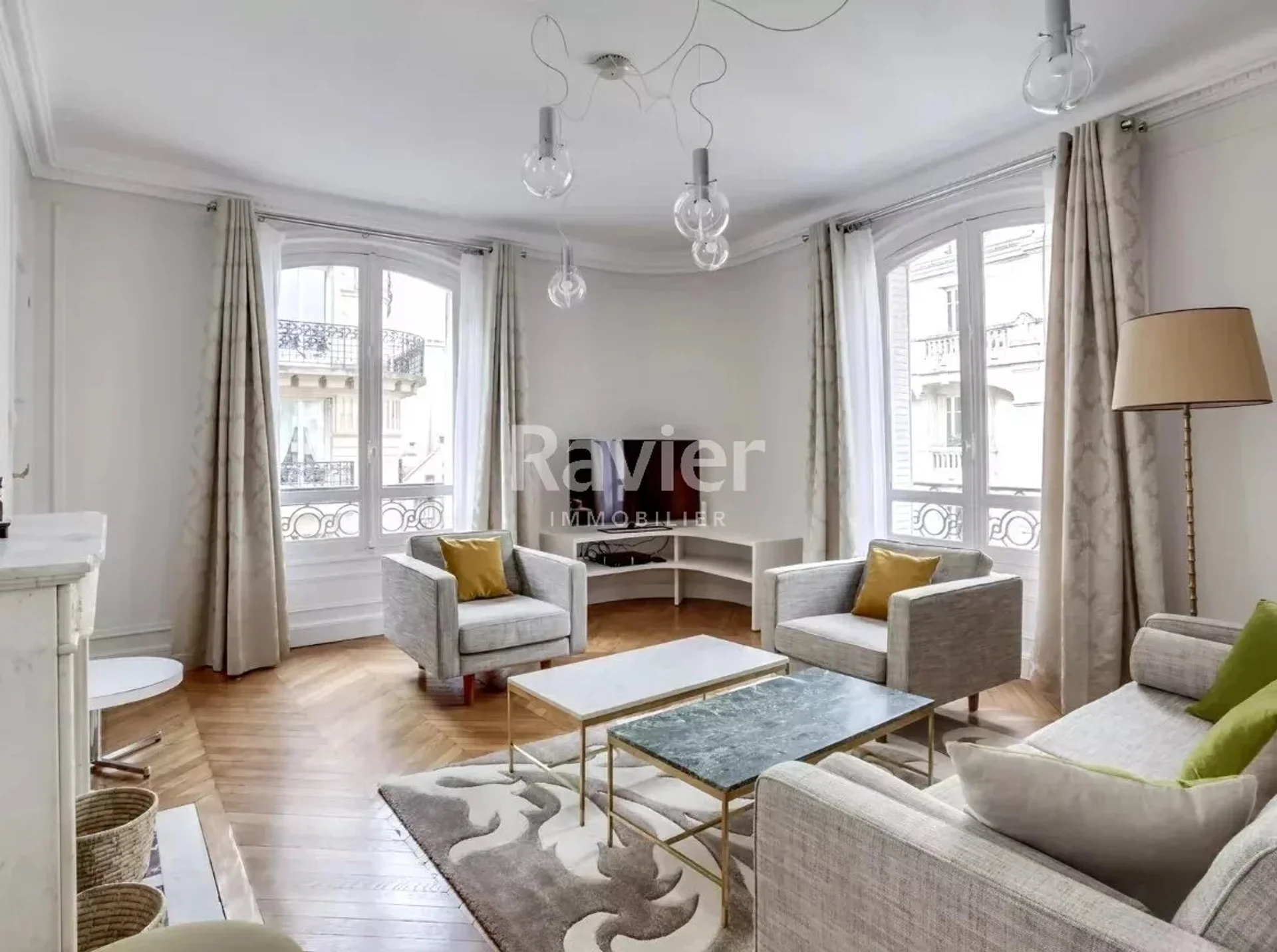 Flat Rue Jean de La Fontaine in Paris
