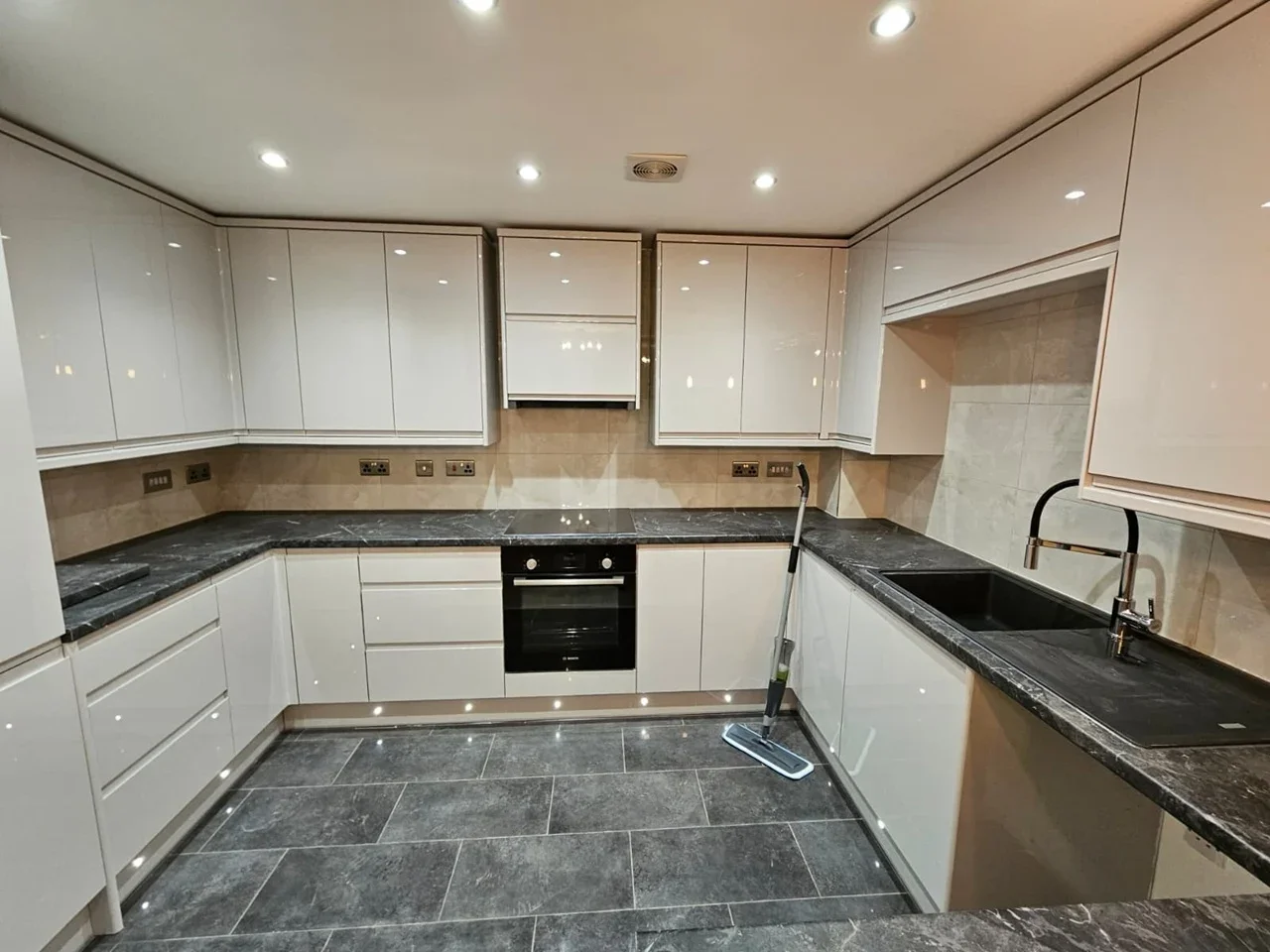 Flat Kingsquarter in Maidenhead