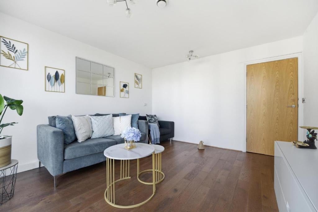Flat Norman Road in Greater London