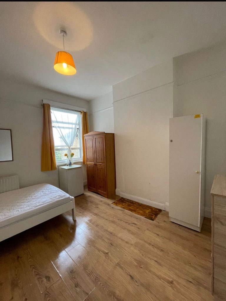 Room Hainthorpe Road in Greater London