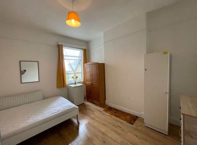 Room Hainthorpe Road in Greater London