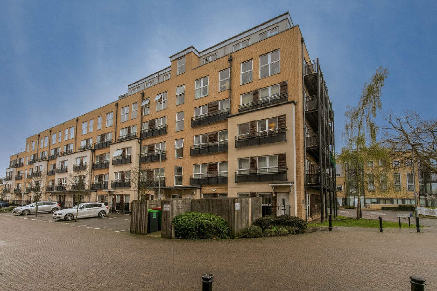 Flat Lanadron Close in Greater London