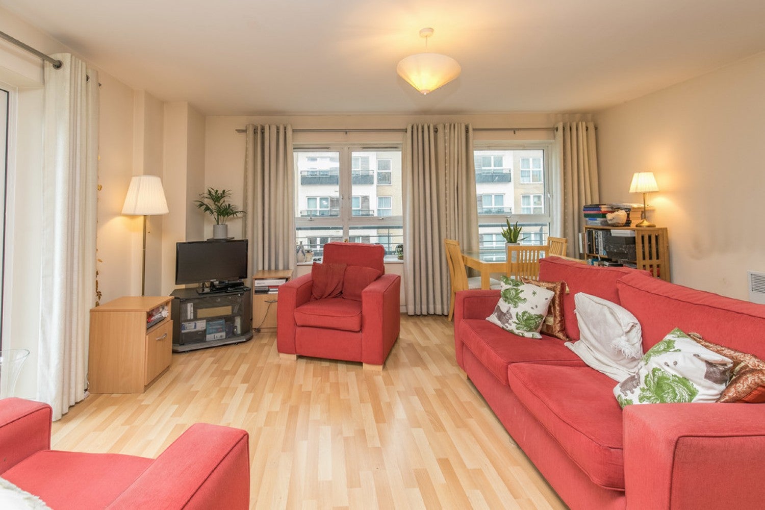 Flat Lanadron Close in Greater London