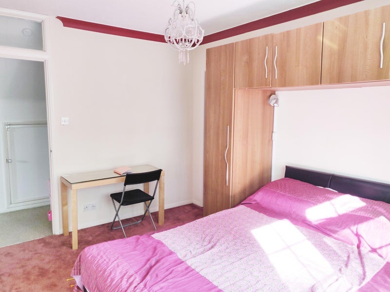Room Church Grove in George Green