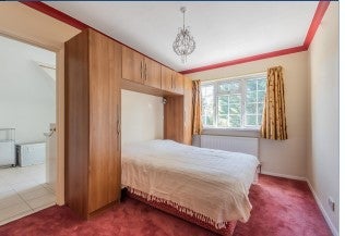 Room Church Grove in George Green