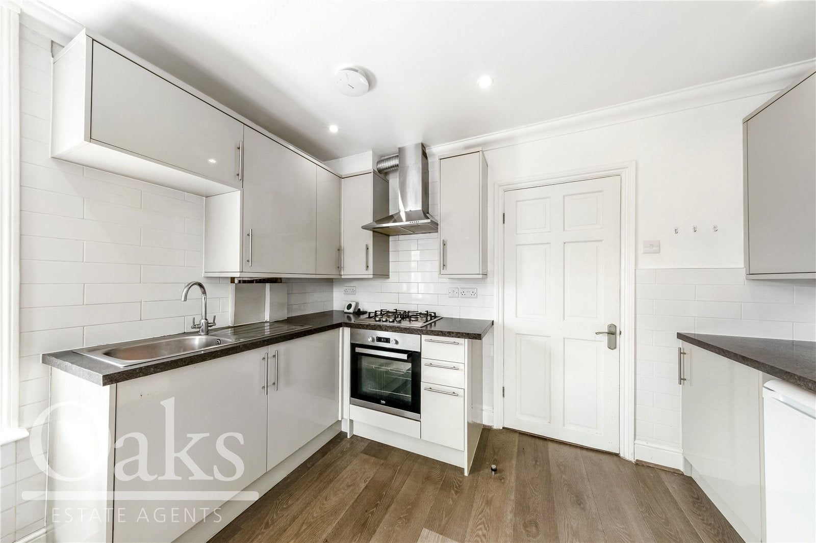 Flat Avondale Road in Greater London