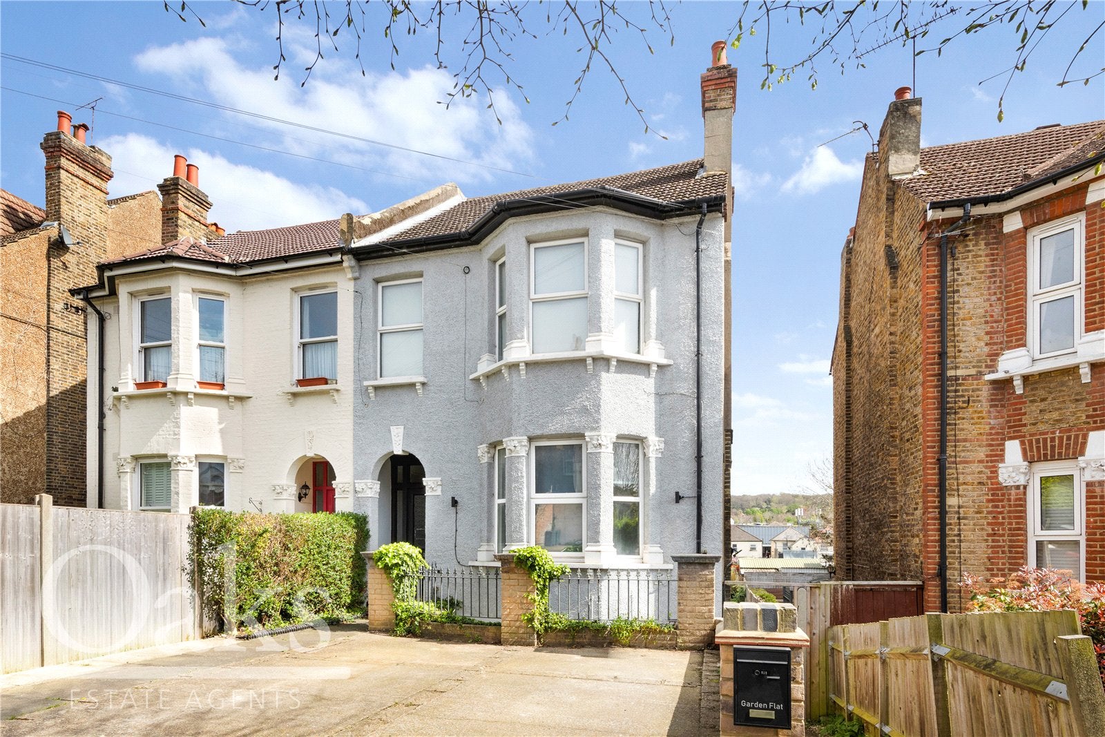 Flat Avondale Road in Greater London