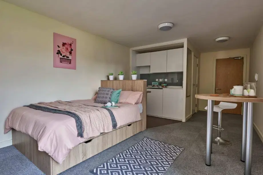 Room Sturge Close in Birmingham